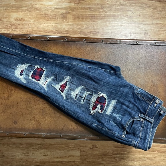 Torrid Boyfriend Ankle Stretch Mid-Rise Jean. - Picture 5 of 11